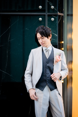 シルバー黒ベストタキシード