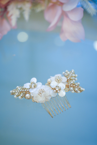 ホワイトフラワーコーム（ゴールド）
