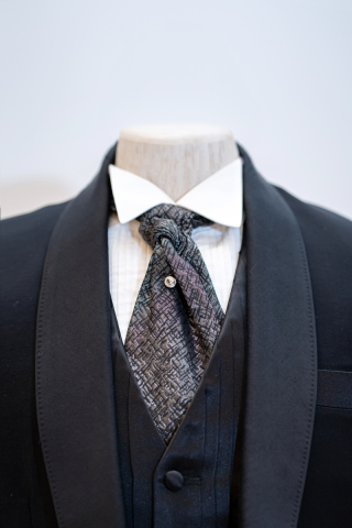 ダークシルバーネクタイ