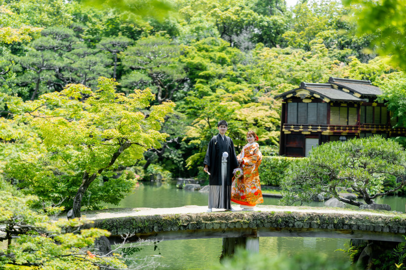 新緑とお衣装がとっても映えてます♡