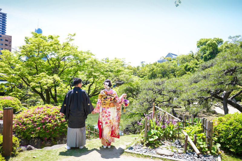 新緑によく映えるお二人の後ろ姿♡♡