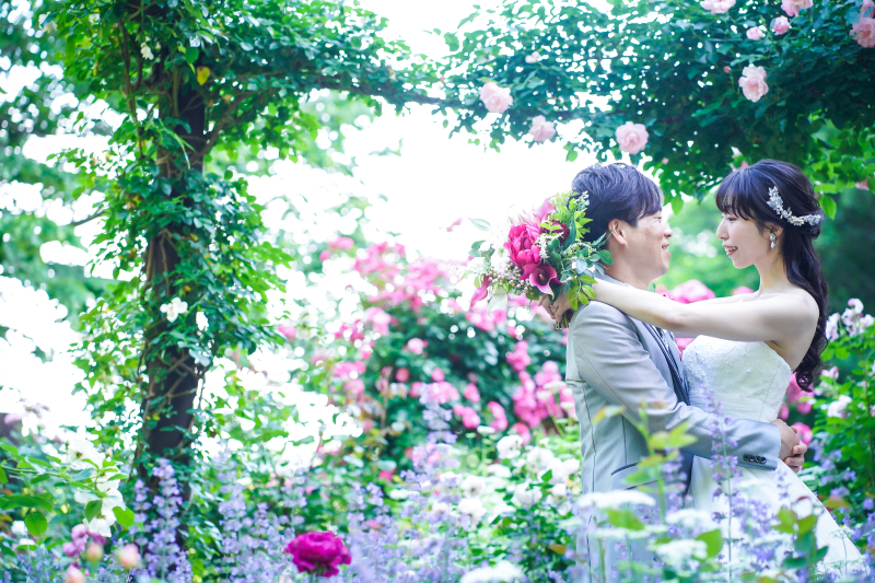 お二人の幸せオーラで華やかなショット♡