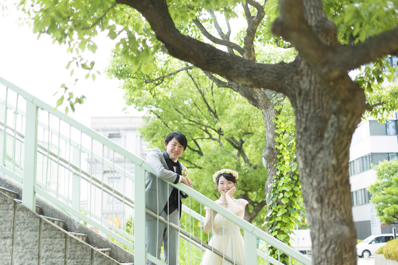 歩道橋で可愛くポージング