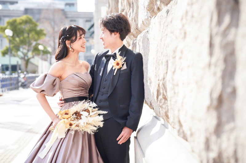 お洒落な壁にラブラブショット♡