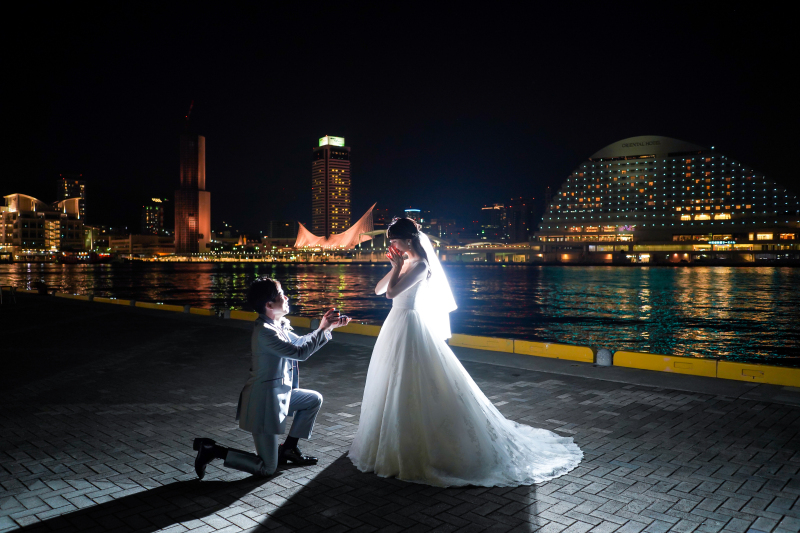 ロマンチックな夜景をバックにセレモニショット♡