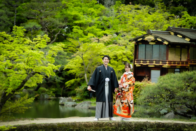 広い自然とお二人がぴったりすぎです♡