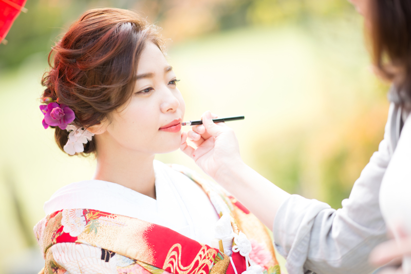 可愛く花嫁をメイクアップ♬