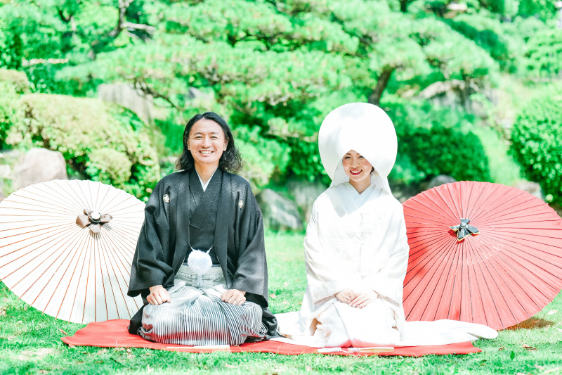 白無垢の正座のシーン。