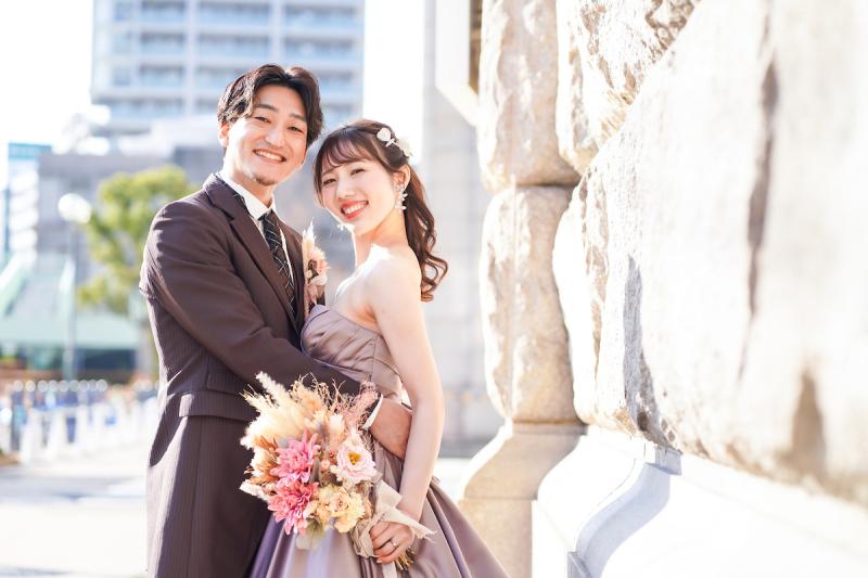 お洒落な壁にラブラブショット♡