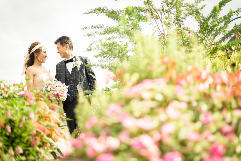 ハーフ園の花壇に囲まれて撮影