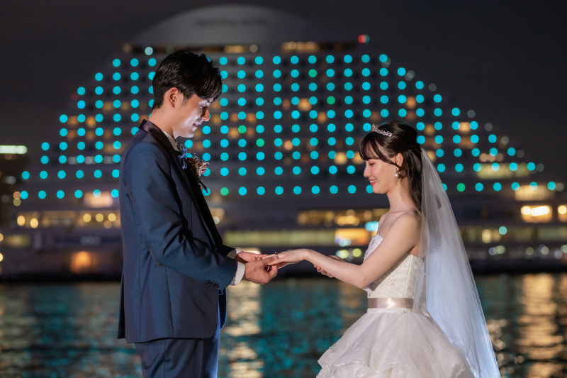 新郎さんから新婦さんに指輪を♡♡