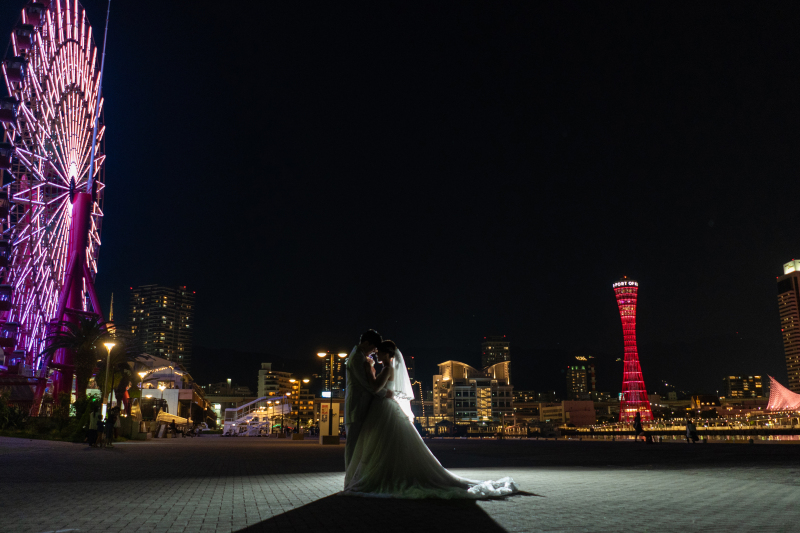 神戸の夜景をバックにシルエットで...♡