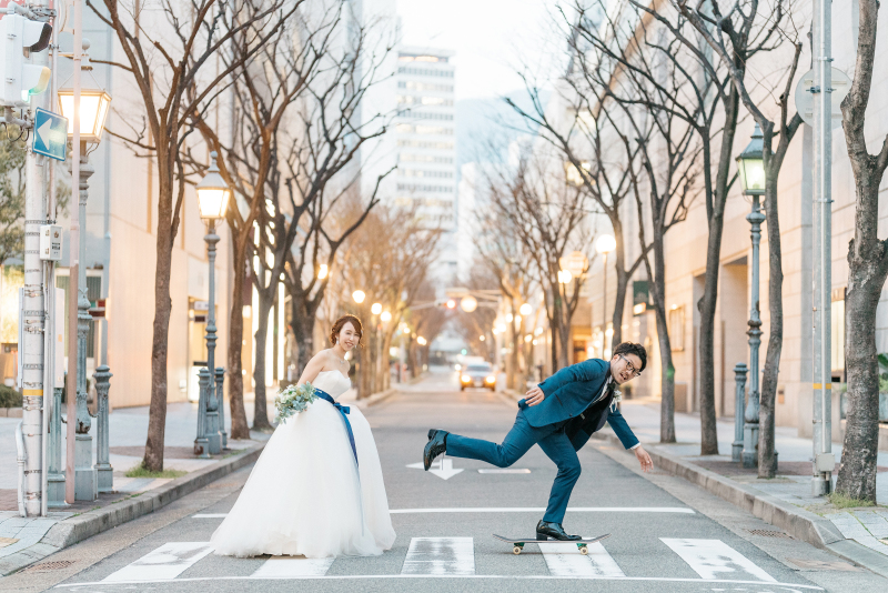 神戸旧居留地の街並みの中。