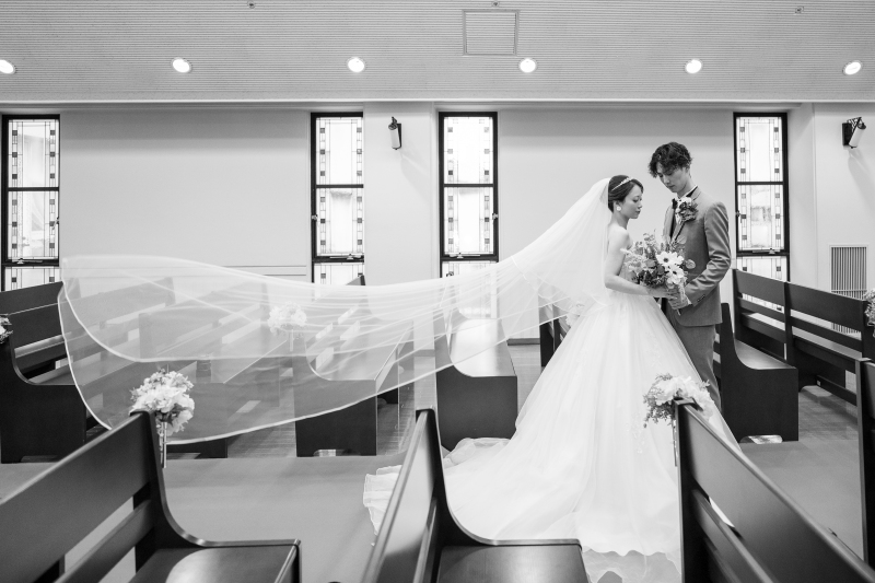 チャペル内でロングベールと♡