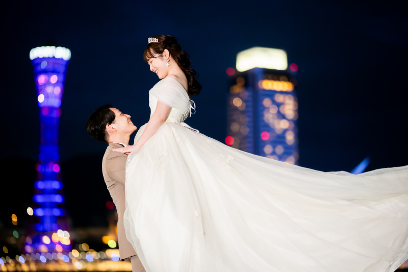 神戸の夜景を後ろにナイス抱っこ♡