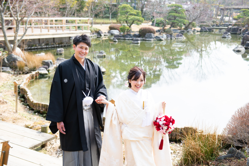 2月の日本庭園で池の周りを散策♡