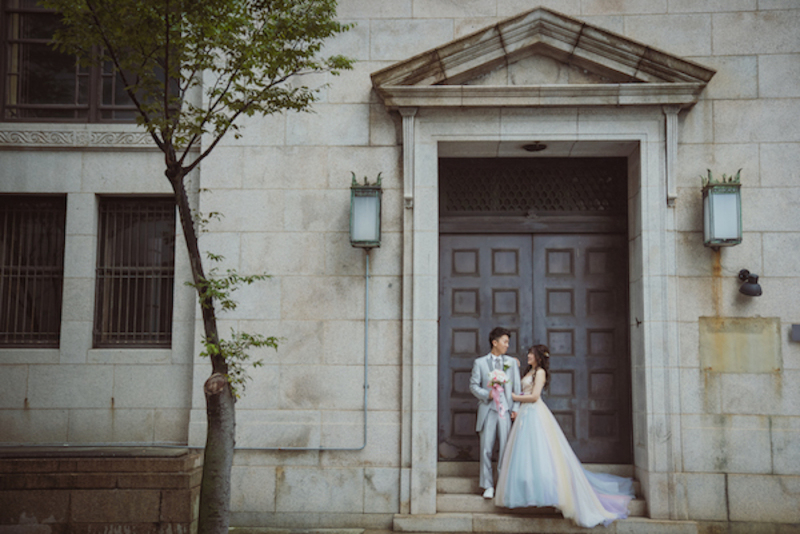 鉄門の前でスタイリッシュに◎