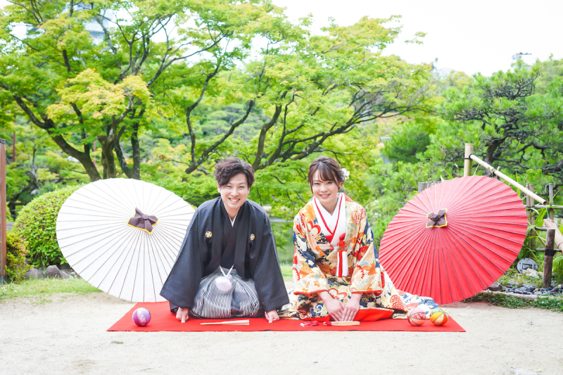 正座のショットで「結婚しました!♡」
