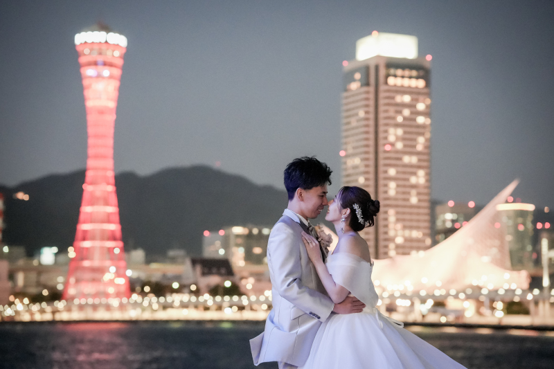 神戸の街並みを背景にラブラブショット♡