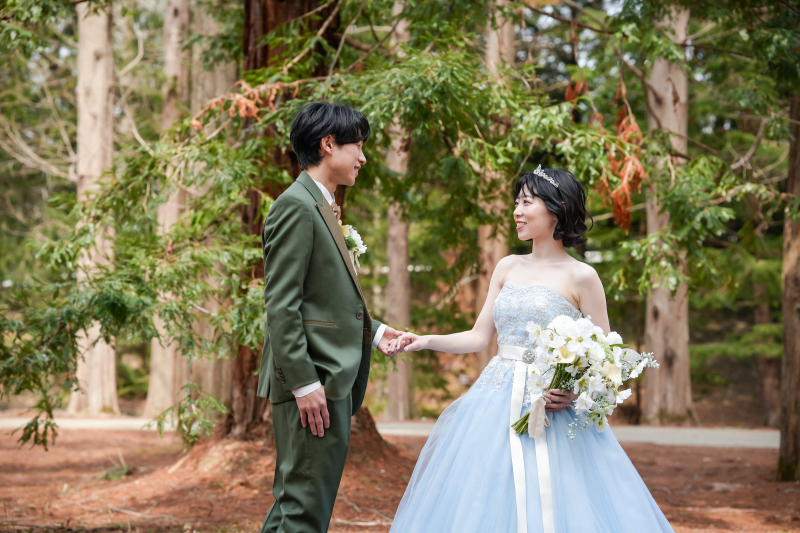 お洒落な森林の中でラブラブショット♡