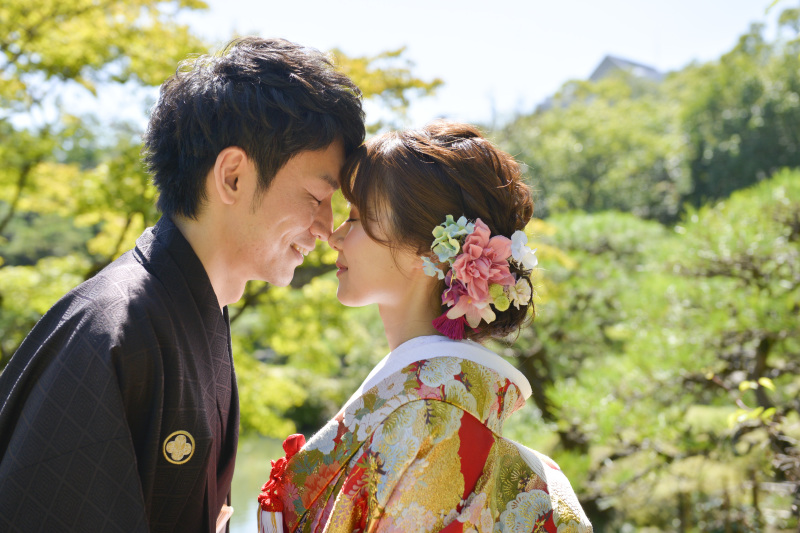 おでこを合わせてはにかみショット♡