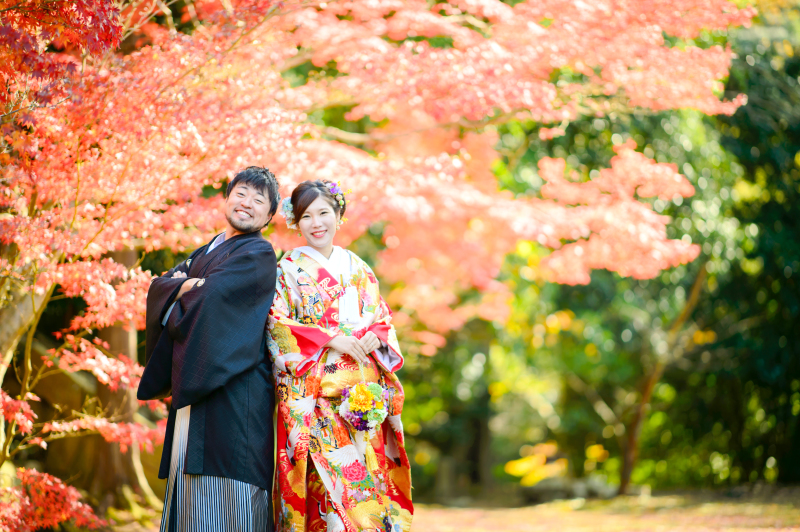 美しい紅葉をバックに…