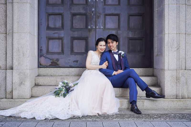 お洒落な壁にラブラブショット♡