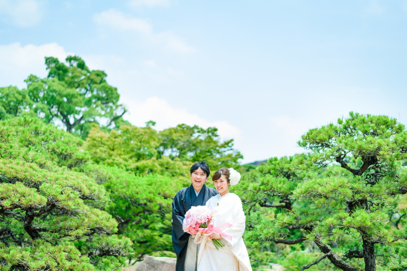 伝統的な白無垢を選ばれた花嫁様。