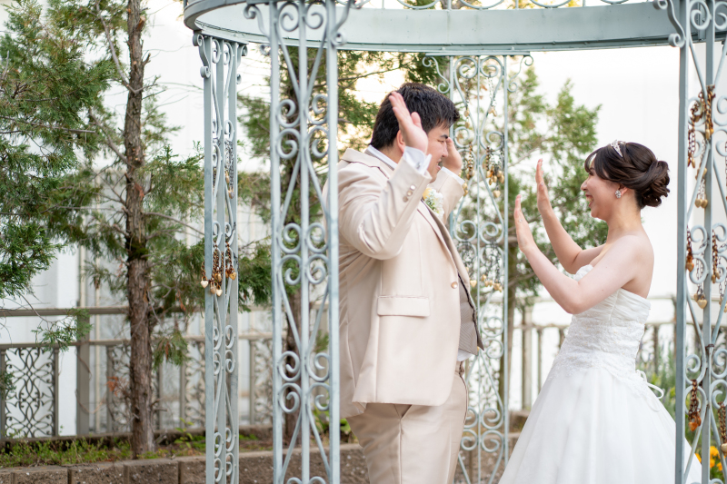 チャペルの外で手押し相撲！！！