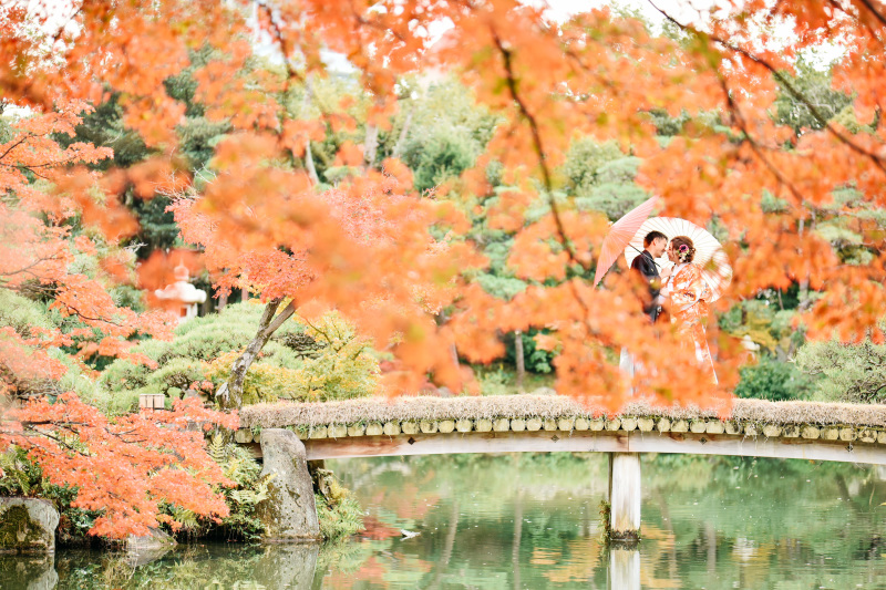 橋の上で手をつないで…