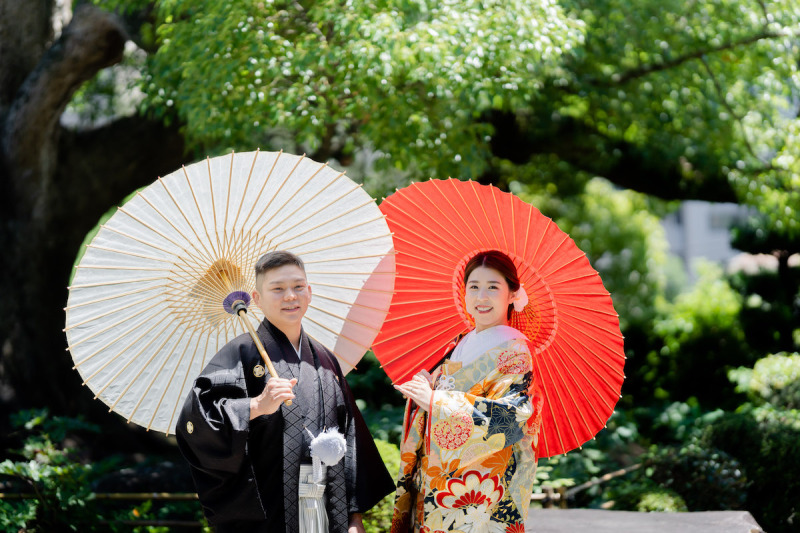 和傘と共に相楽園で撮影です♡