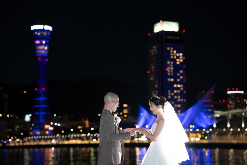 神戸の夜景をバックにシルエットで...♡