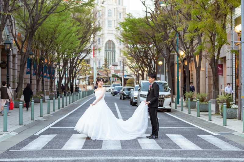横断歩道でパシャリ♡居留地のお洒落スポットへカメラマンがお連れいたします！！一緒に街中散策しながら楽しく撮影しましょう♡♡