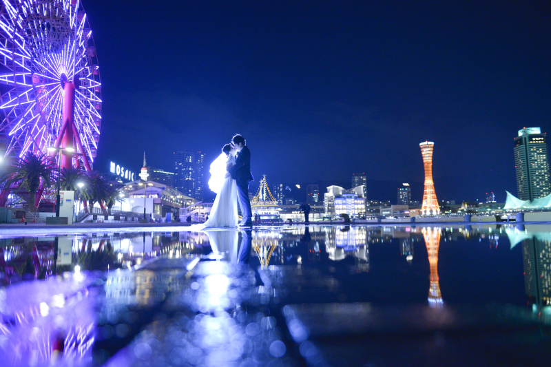 ハーバーランドを背景にふたりの記念日を締めくくるナイトウェディングフォトです。
ふたりのロマンチックな空間づくりを大切にしています。