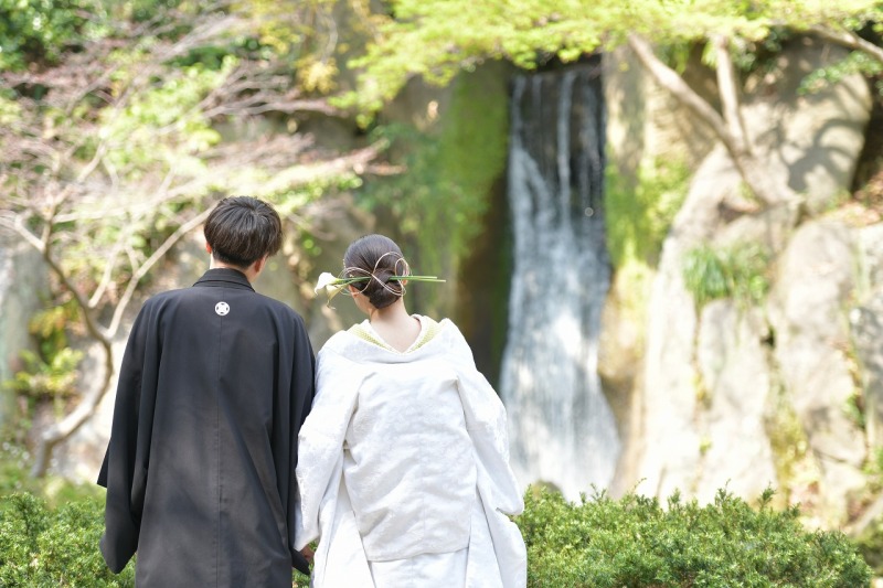 生花を挿した上品なスタイルに。