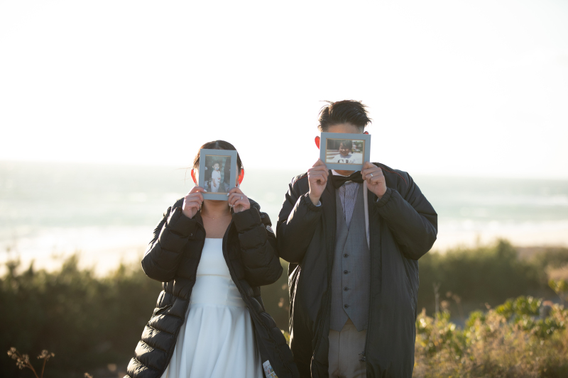 お二人の小さい頃の写真と一緒にパシャリ♪