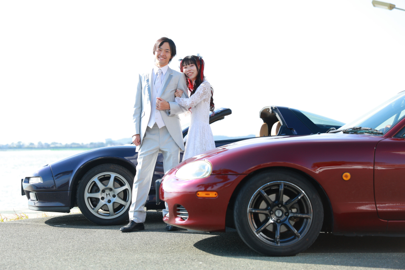 洋装×スポーツカー