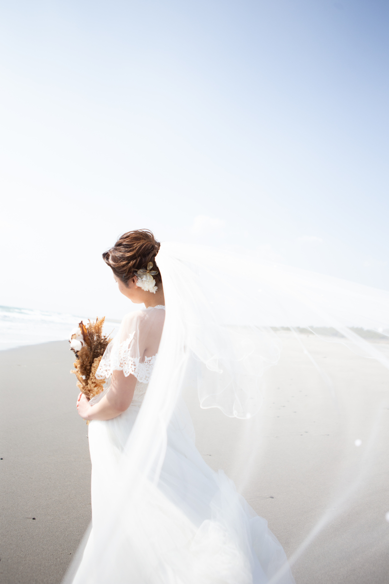 ヴェールを使っての新婦様お一人の写真