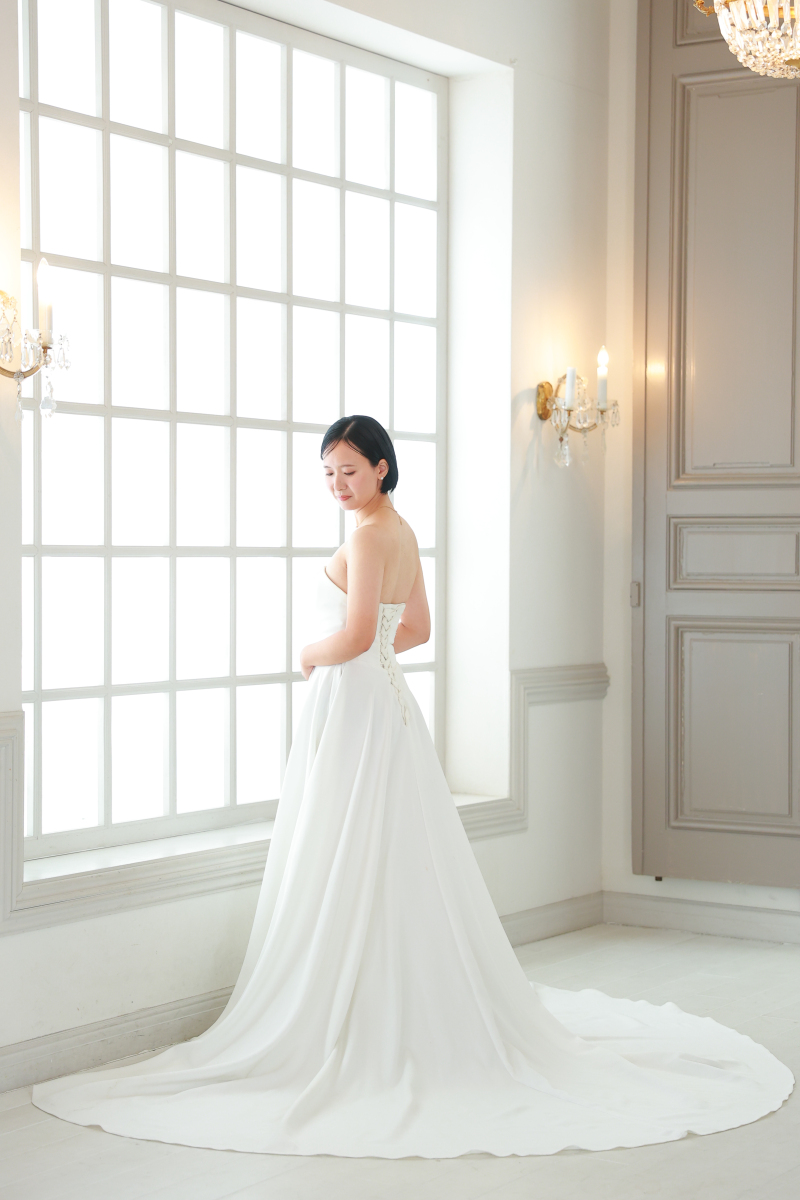 スタジオでは洋装を