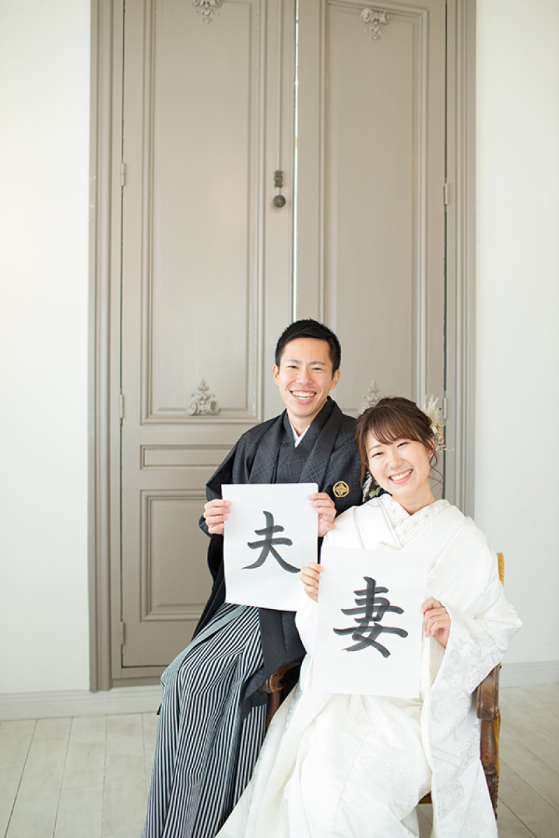 白と黒の統一感ある清純スタイル。