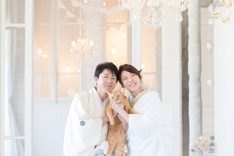 ペットのはるくんと一緒に、みんなでぎゅっ。