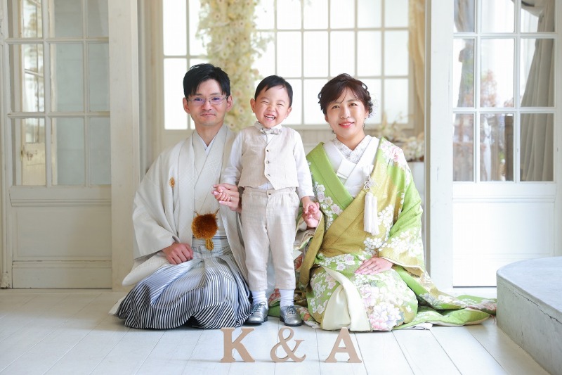 スタジオ小物を用いたお写真♪