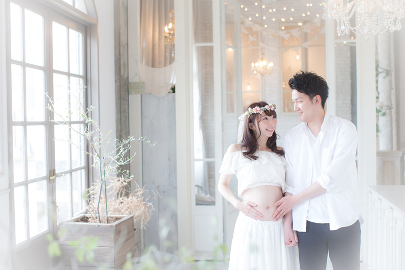 2人でスタジオの雰囲気にわせた白コーディネート