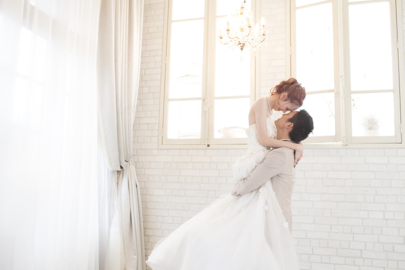 純白のドレスで。