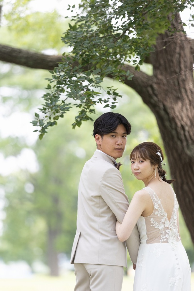 緑が映える河川敷にて