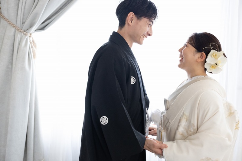 シンプル背景で際立つ存在感