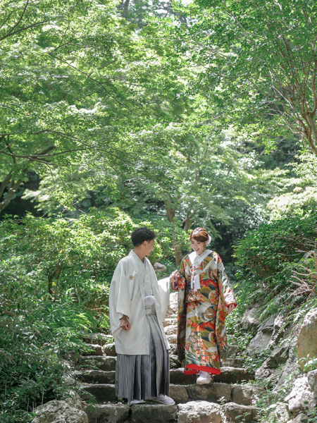 手をひいて、ロマンチックなショットも..:♪