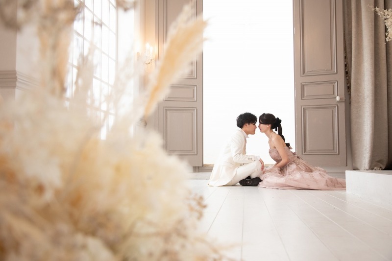 華やかなフラワー装飾でスタジオ撮影