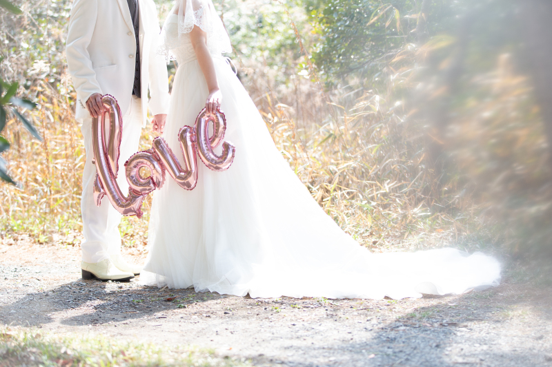 海の手前にある公園で緑の中でのお写真