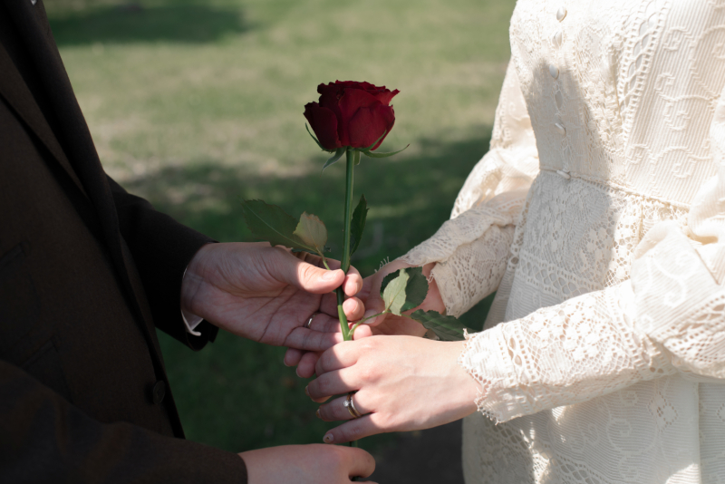 気持ちを1輪の薔薇に込めて。